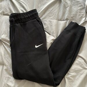 NWOT black Nike joggers
